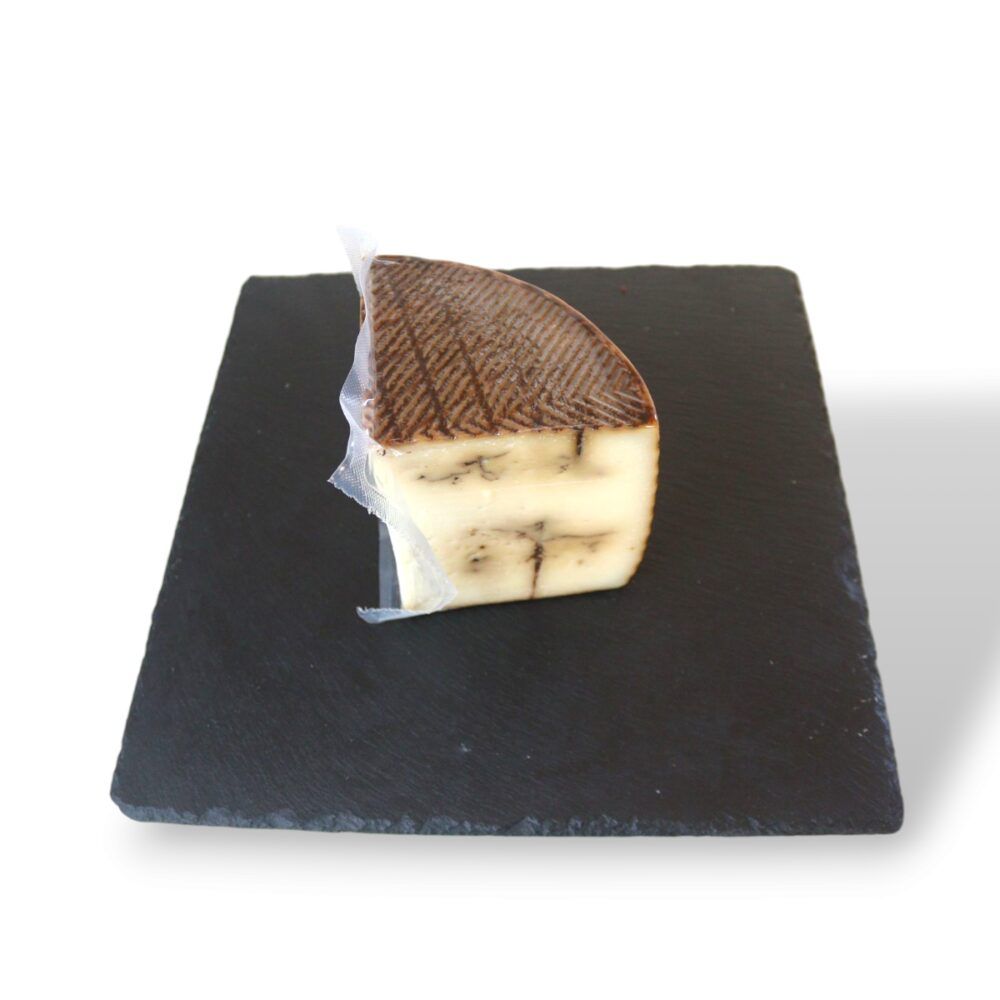 Queso de Oveja Gran Reserva al Ajo Negro Queso de Oveja Gran Reserva al Ajo Negro